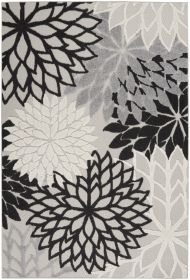 4' X 6' Black And White Indoor Outdoor Area Rug